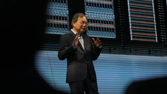 扬帆优配 超微电脑业绩疲软且业绩指引不及预期，股价暴跌15%